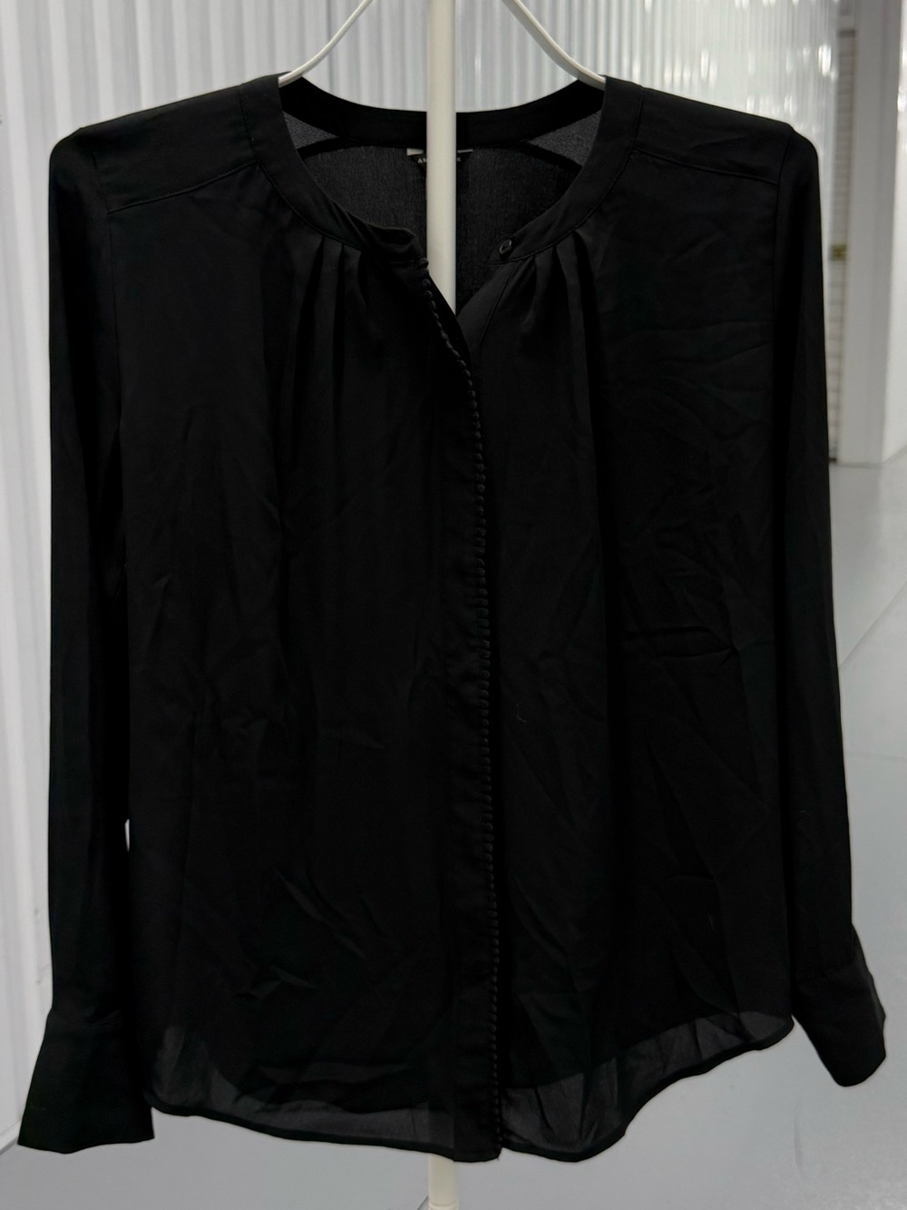 Ann Taylor Black Long-Sleeve Button-Front Blouse